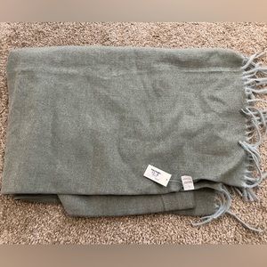 *NEW* Women’s scarf